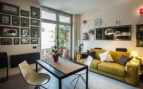Modern Apartment Giovanni Square IUN Q6922